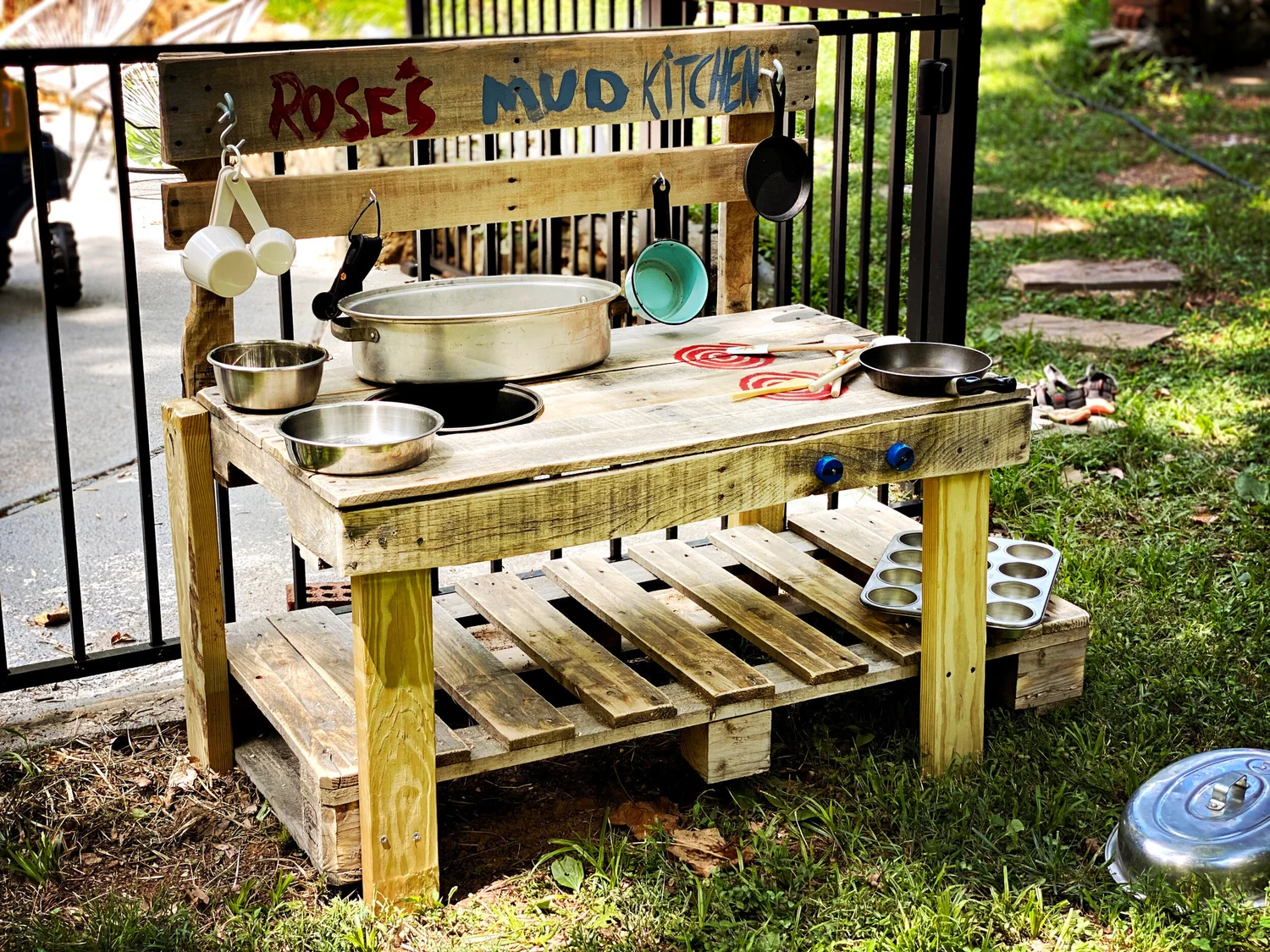 DIY Pallet Mud Kitchen Ideas